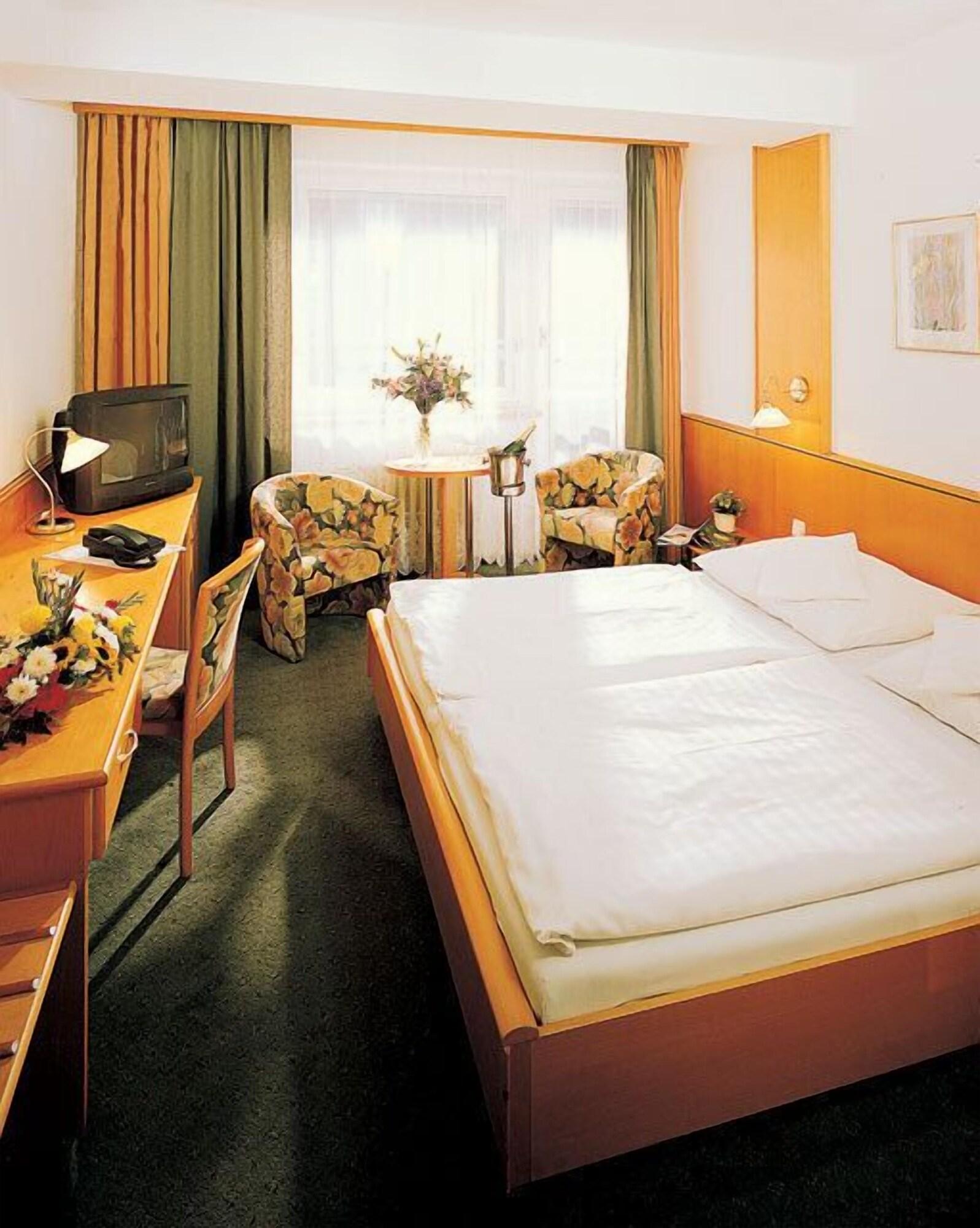Hotel Monica Прага Экстерьер фото